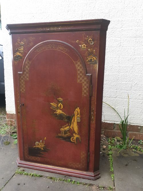 Lacquered Corner Cupboard (3 Foot High)