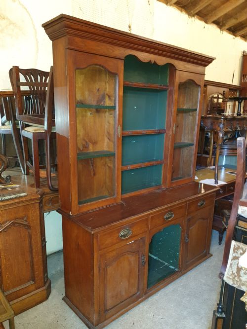 Late Victorian Oak Dog Kennel 2 Part Dresser.