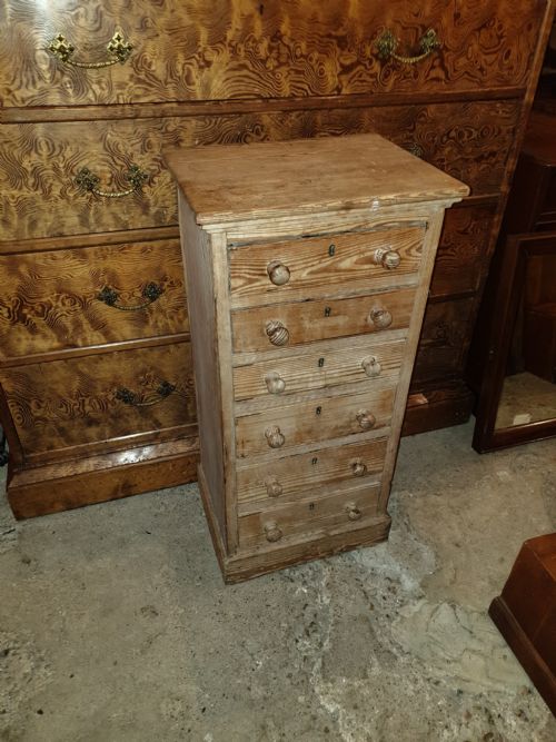 Good Solid Late Victorian Pitch Pine Specimen Chest.