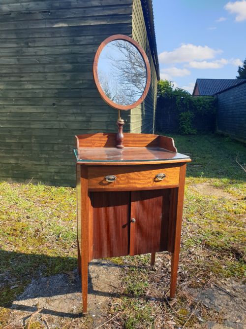 Edwardian Mahogany Adjustable Shaving Stand.