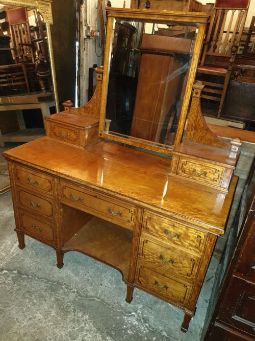 Good Quality Inlaid Satinwood Dressing Table.