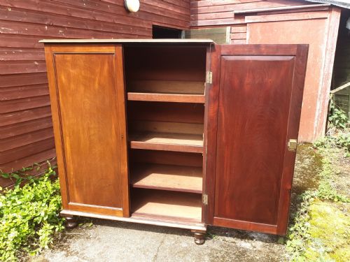 Good Practical Regency 2 Door Cupboard.