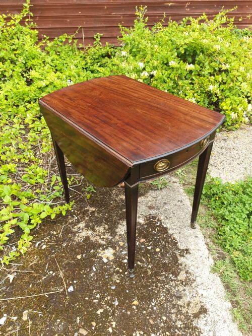 Small Late Georgian Mahogany Pembroke Lamp Table.