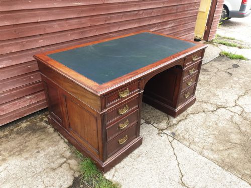 Large Late Victorian Mahogany Pedestal Desk