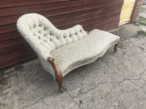 Victorian Spoon Back Chaise Longue