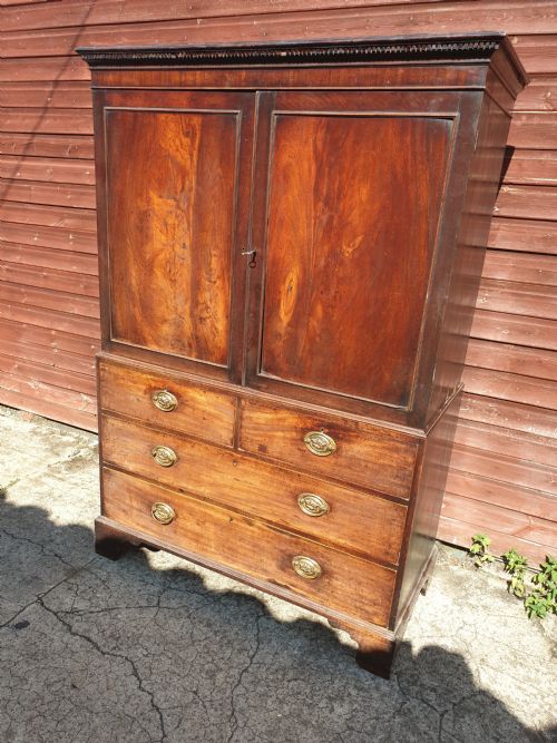 Late 18th Century Georgian Mahogany Linen Press.