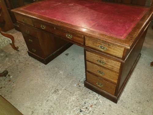 Large Edwardian Mahogany Pedestal Desk.
