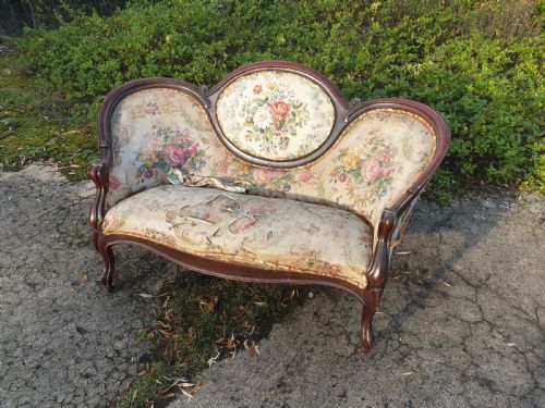 Late Victorian Mahogany "End of Bed Sofa". 
