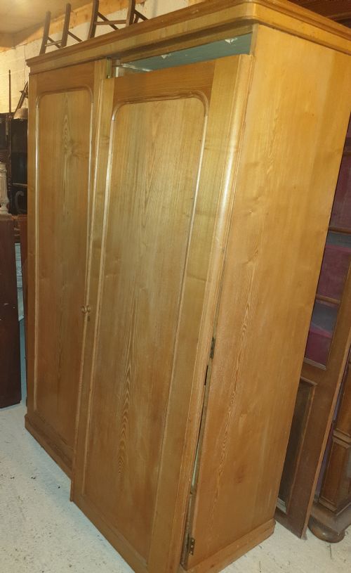 Victorian 2 Door Wardrobe
