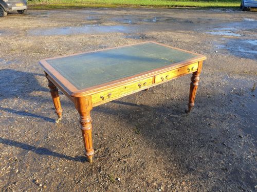 Large Late Victorian Oak 2 Drawer Writing Table.
