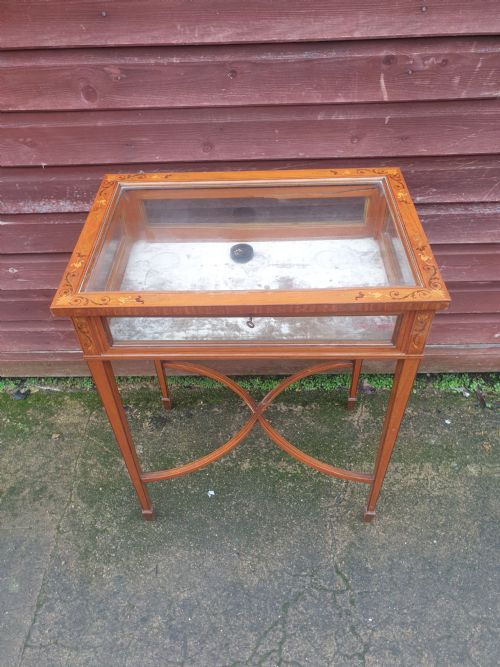 Edwardian Inlaid Satinwood Bijouterie Display Table.