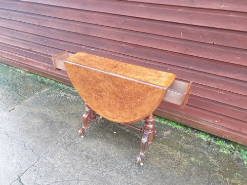 Victorian Walnut Sutherland Table with Drawers.