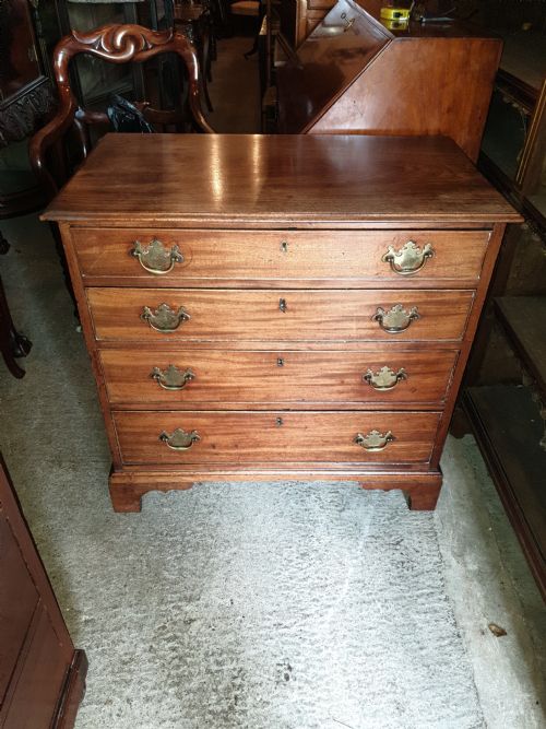 Late Georgian Mahogany Chest of Drawers.