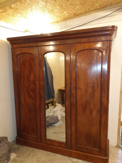 Mid Victorian Mahogany 3 Door Wardrobe.