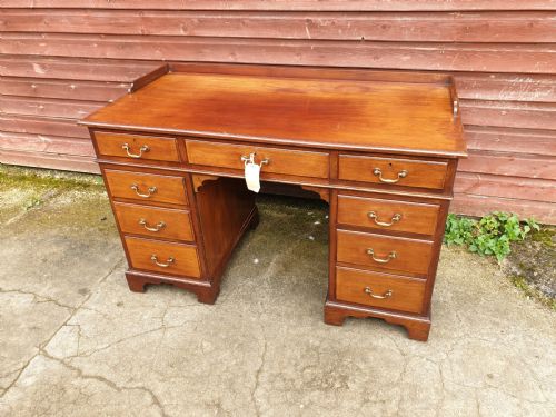 Edwardian Mahogany Kneehole Pedestal Desk