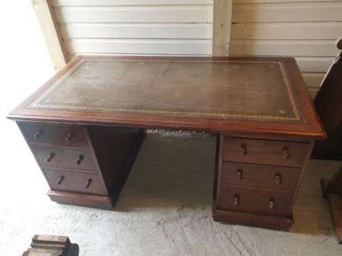 Victorian Mahogany Kneehole Pedestal Desk with Makers Stamp.