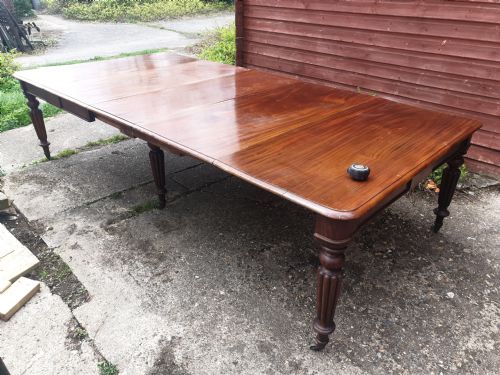 Gillows Style Mahogany Extending Dining Table.