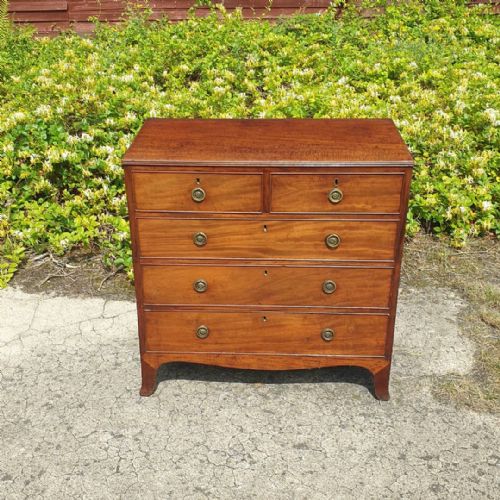 Good Regency Mahogany Chest of Drawers.