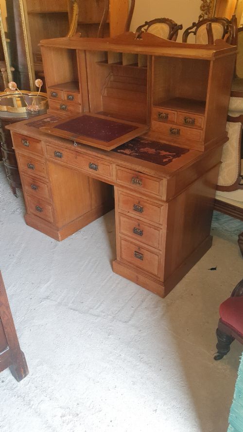 Oak Arts and Crafts Kneehole Pedestal Desk.