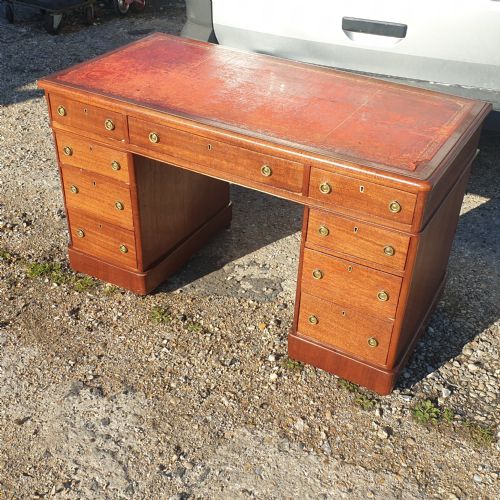 Edwardian Mahogany Kneehole Pedestal Desk.