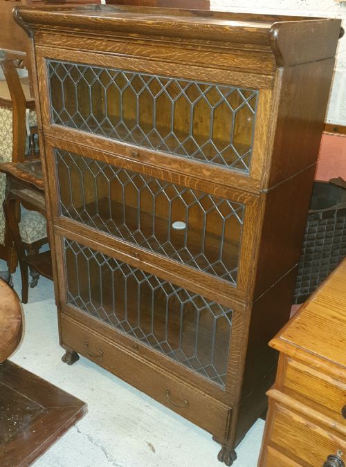 Good Oak 3 Section Leaded Glazed Globe Wernicke Style Bookcase.
