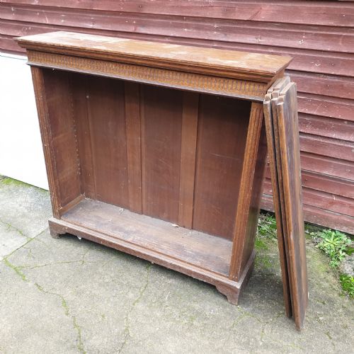 Edwardian Oak Bookcase with 3 Adjustable Shelves.