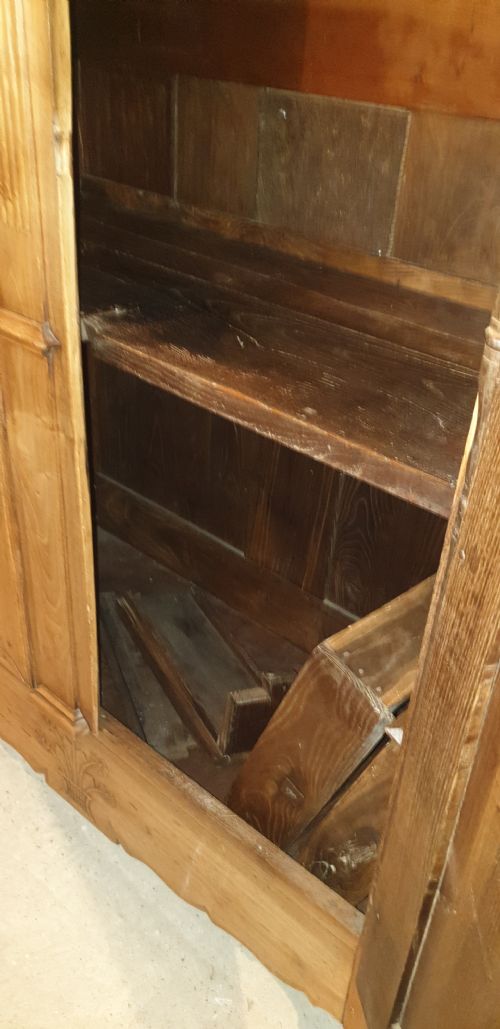 ANTIQUE FRENCH OAK ARMOIRE - ADDITIONAL PHOTO 4