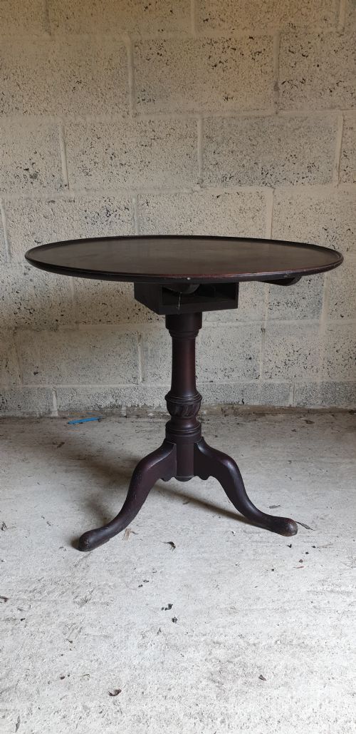 Early 19th Century Mahogany Tripod Pedestal Table.