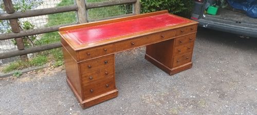 6 Foot Victorian Oak Kneehole Pedestal Writing Desk.