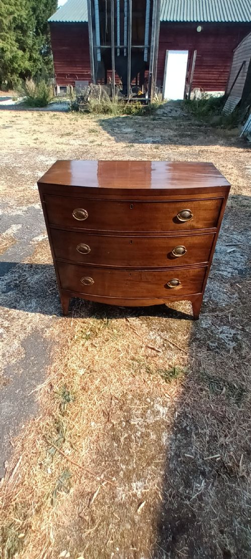 Early Victorian Mahogany Bow Front Chest of Drawers.