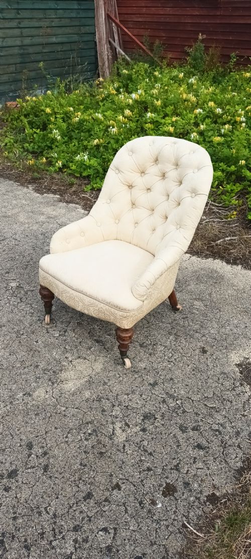 Victorian Upholstered Button Back Bedroom Chair.