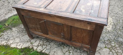 EARLY 18TH CARVED OAK COFFER - ADDITIONAL PHOTO 3