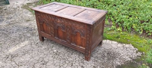 EARLY 18TH CARVED OAK COFFER - ADDITIONAL PHOTO 4