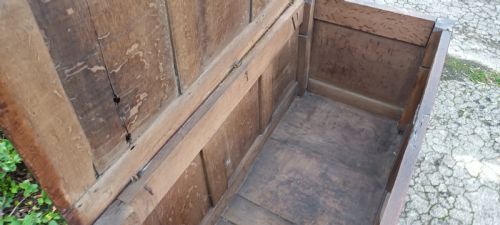 EARLY 18TH CARVED OAK COFFER - ADDITIONAL PHOTO 5
