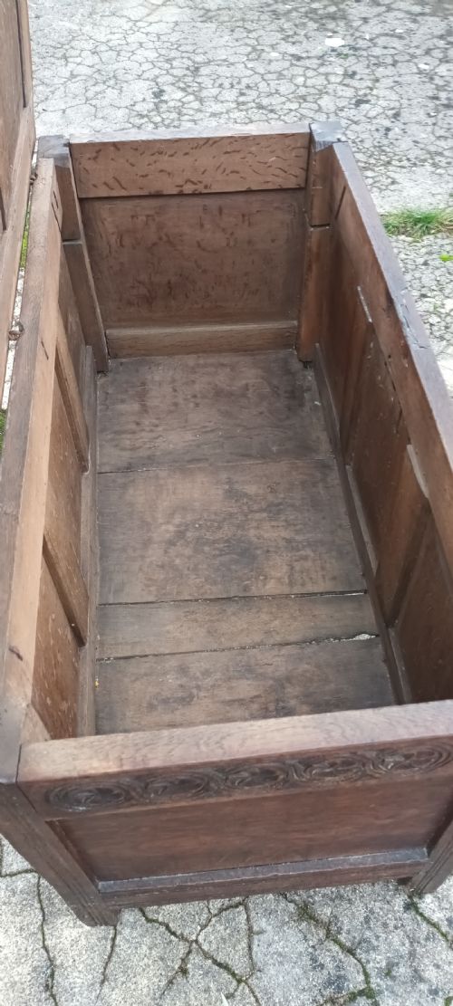 EARLY 18TH CARVED OAK COFFER - ADDITIONAL PHOTO 6