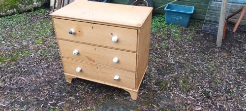 Early Victorian Pine Chest of Drawers.