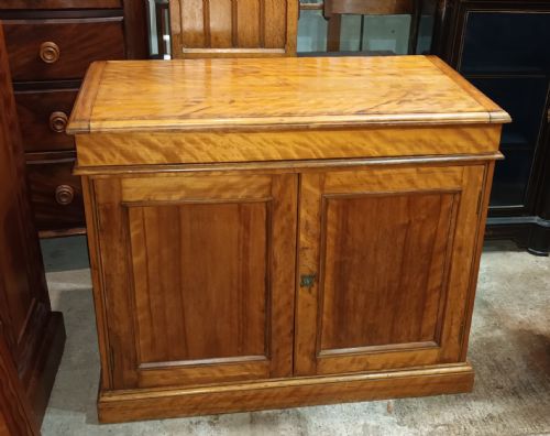 VICTORIAN SATINBIRCH WASHSTAND CABINET - ADDITIONAL PHOTO 16