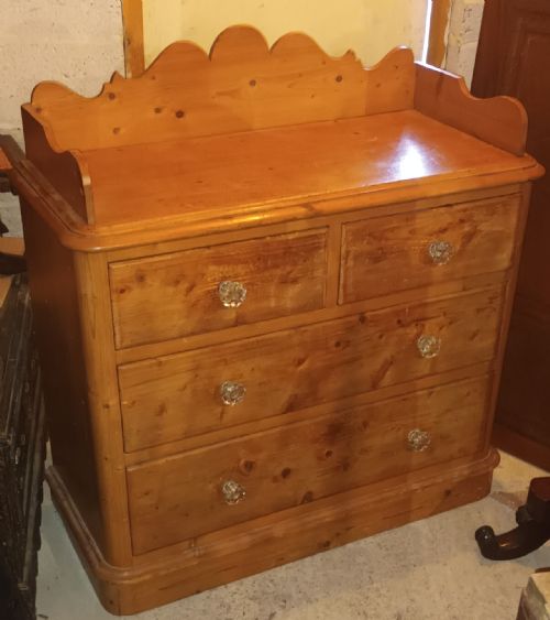 VICTORIAN PINE CHEST OF DRAWERS