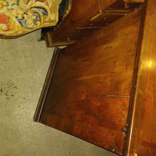 EARLY 18TH CENTURY WALNUT CHEST OF DRAWERS - ADDITIONAL PHOTO 4