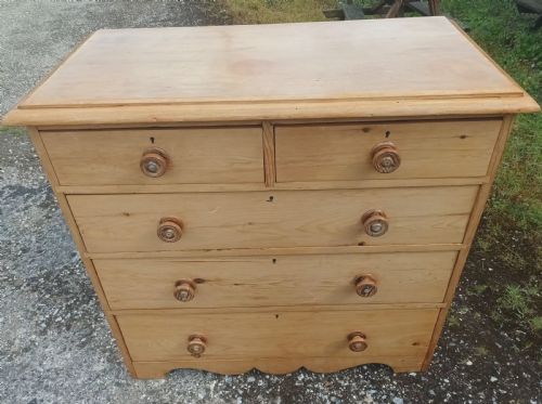 Mid 19th Century Pine Chest of Drawers.