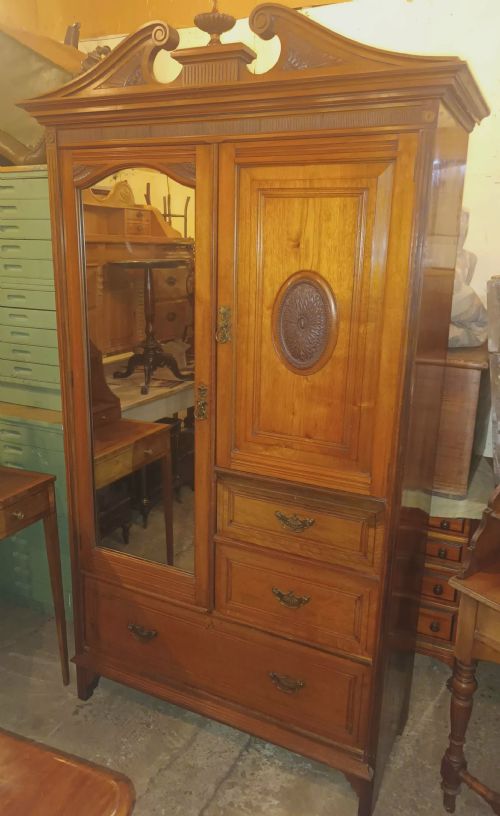 Good Quality Late Victorian Walnut Wardrobe.