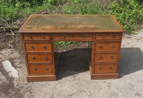 Victorian Mahogany Kneehole Pedestal Desk.
