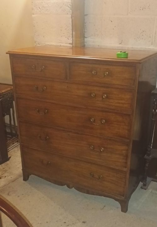 Good Practical Regency Mahogany Chest of Drawers.