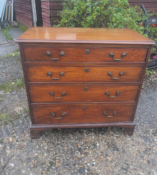 Small Georgian Mahogany Chest of Drawers.