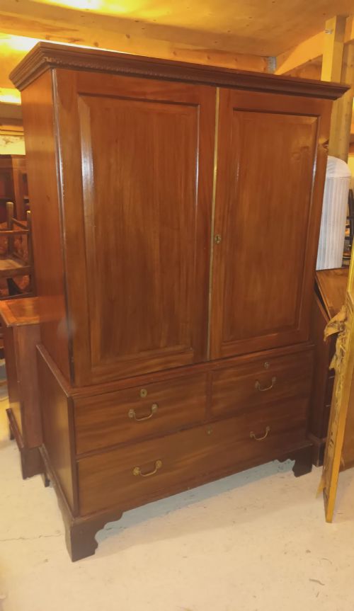 Georgian Mahogany Housekeepers Linen Cupboard with Sliding Trays