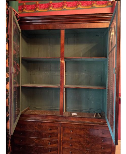 LARGE MID 19TH CENTURY MAHOGANY BOOKCASE CABINET - ADDITIONAL PHOTO 2