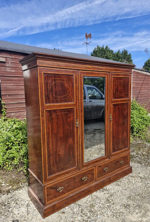 Good Quality Edwardian Inlaid Mahogany Wardrobe.