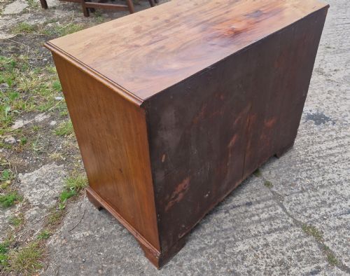 EARLY 19TH CENTURY MAHOGANY CHEST OF DRAWERS WITH BRUSHING SLIDE - ADDITIONAL PHOTO 3