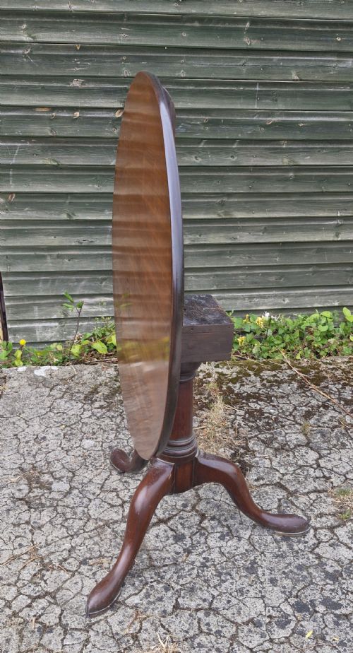18th Century Georgian Mahogany Revolving Tripod Pedestal Table.
