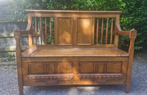 Edwardian Oak Hall Seat with Lift Up Lid.